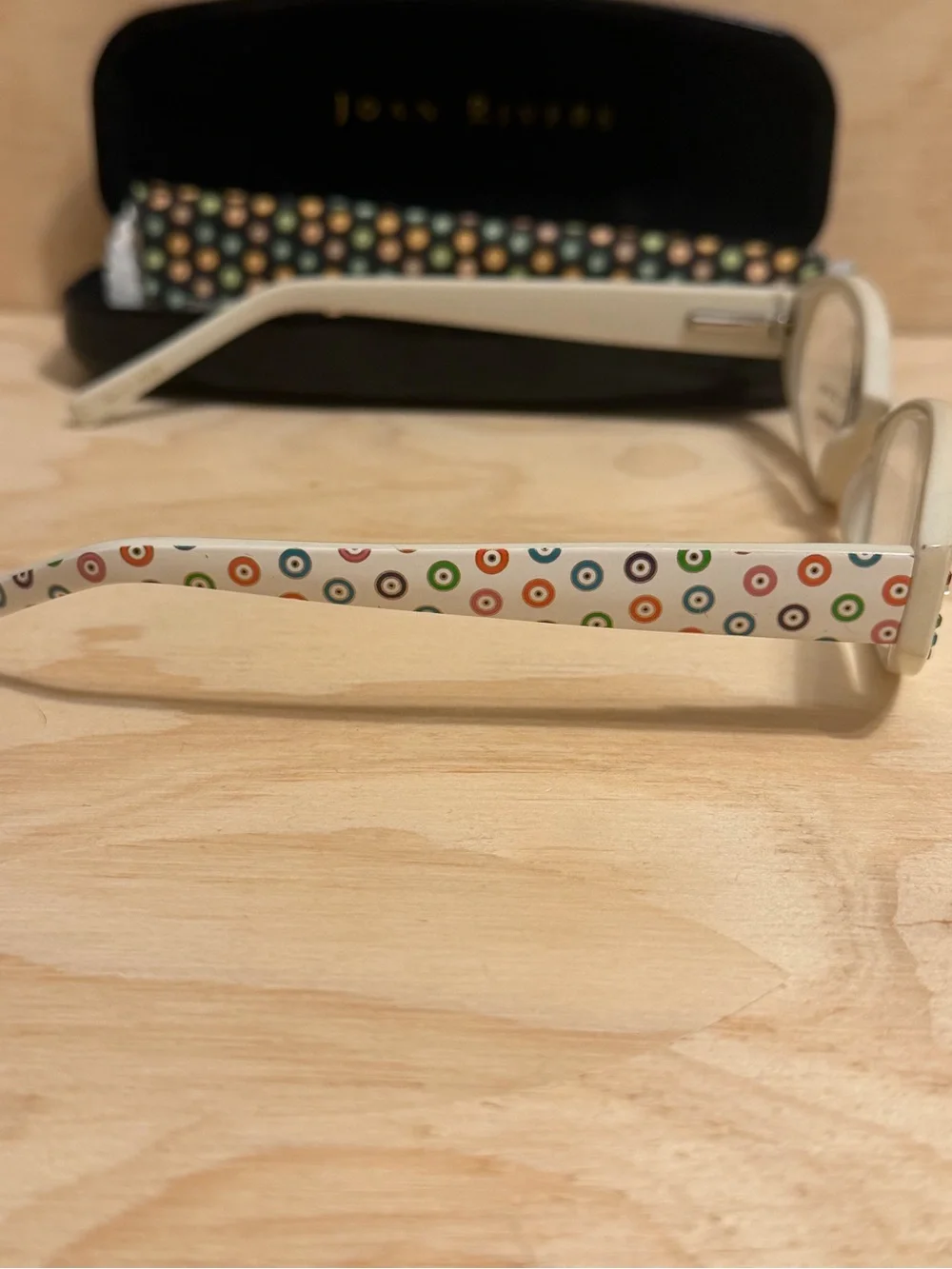 Vintage Joan Rivers Classic Collection Cream Cat-Eye Reading Glasses